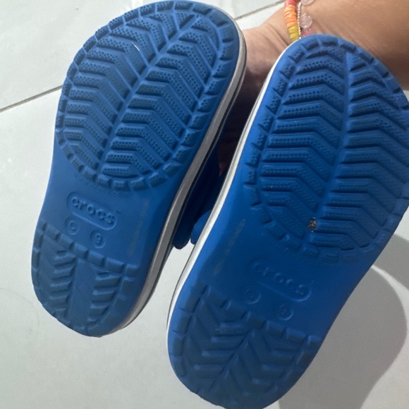 Kids Blue crocs - Picture 2 of 3